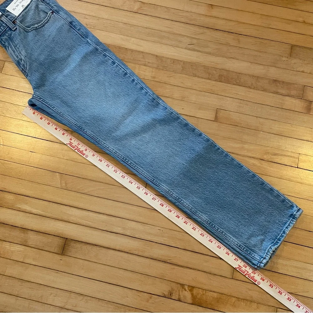 ABERCROMBIE & FITCH NWT The 90's Straight Mid Rise Jeans Medium Wash 25 Regular